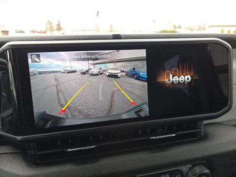 Used 2024 Jeep Gladiator Sport image 25