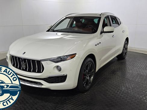 Used 2019 Maserati Levante GranLusso AWD/4WD image 3