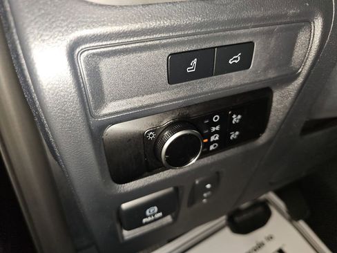 Used 2024 Ford Expedition Max XLT image 35