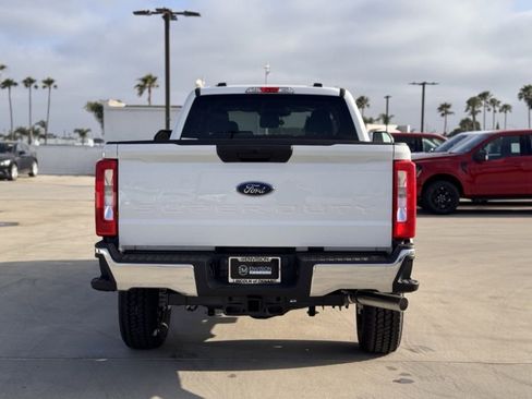 New 2025 Ford F350 XLT w/ FX4 Off-Road Package AWD/4WD image 11