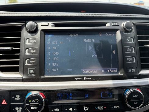 Used 2015 Toyota Highlander Limited Platinum AWD/4WD image 10