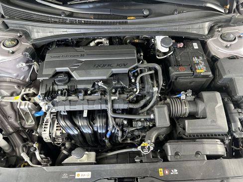 Used 2025 Hyundai Elantra SEL FWD image 28