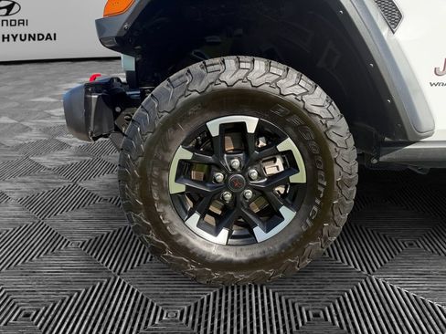 Used 2025 Jeep Wrangler Unlimited Rubicon AWD/4WD image 15