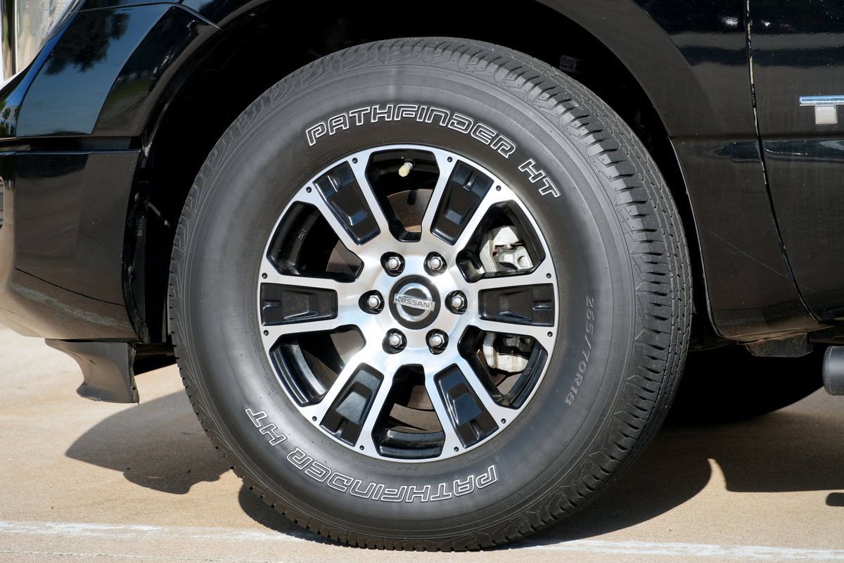Used 2021 Nissan Titan SV w/ SV Convenience Package RWD image 25