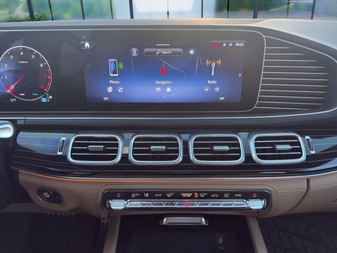 Used 2024 Mercedes-Benz GLS 450 4MATIC image 16