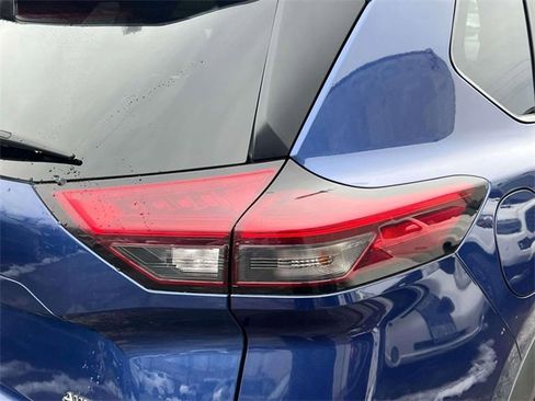 Used 2021 Nissan Rogue S image 10