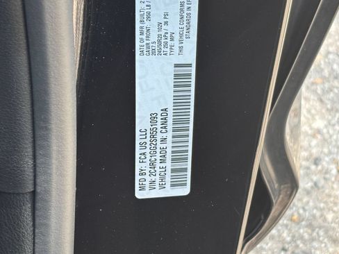 Used 2025 Chrysler Pacifica Limited FWD image 10