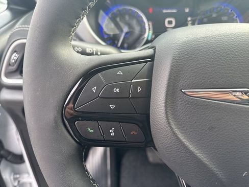Used 2024 Chrysler Pacifica Touring FWD image 24