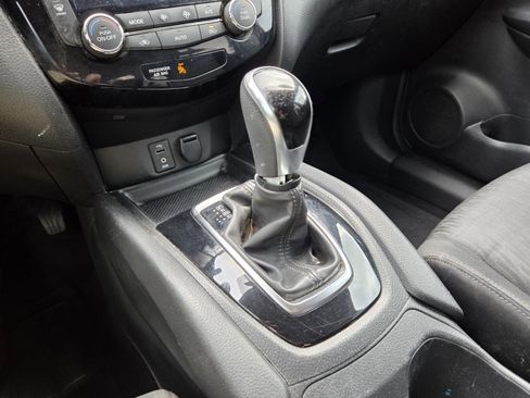 Used 2017 Nissan Rogue SV image 27