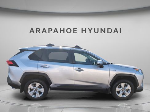 Used 2021 Toyota RAV4 XLE w/ Convenience Package image 2