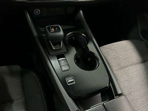 Used 2023 Nissan Rogue SV FWD image 9