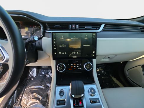 Certified 2025 Jaguar F-PACE R-Dynamic S AWD/4WD image 20