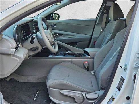 New 2026 Hyundai Elantra SE FWD image 4