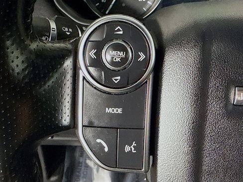 Used 2016 Land Rover Range Rover Sport SE image 14