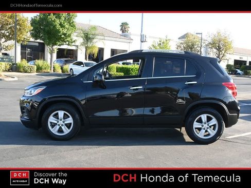 Used 2020 Chevrolet Trax LT w/ LT Convenience Package FWD image 4