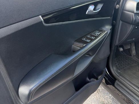 Used 2020 Kia Sorento LX FWD image 17