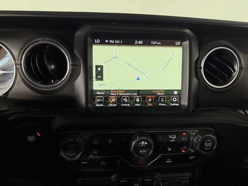Used 2023 Jeep Wrangler Unlimited Sahara w/ Cold Weather Group AWD/4WD image 18