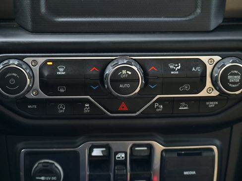 Used 2021 Jeep Gladiator Sport image 12