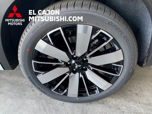 New 2026 Mitsubishi Outlander SEL image 6