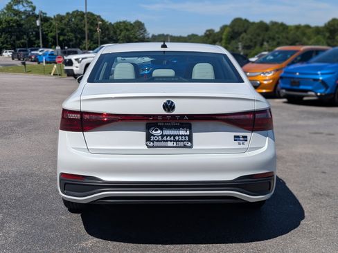Used 2025 Volkswagen Jetta SE w/ Sunroof Package FWD image 8
