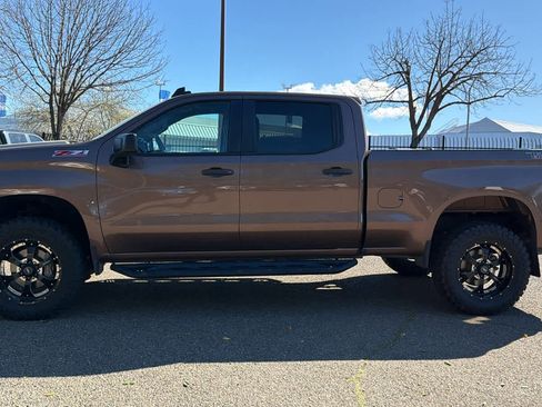 Used 2019 Chevrolet Silverado 1500 Custom Trail Boss w/ Custom Convenience Package image 8