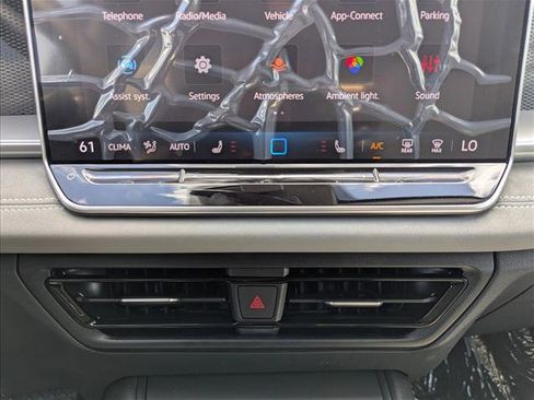 New 2026 Volkswagen Tiguan SE FWD image 19