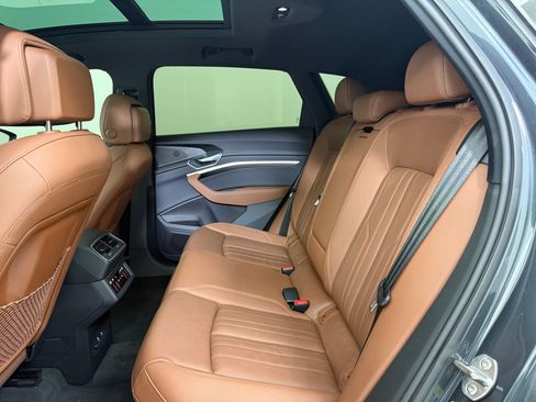 Used 2022 Audi e-tron Premium w/ Convenience Plus Package image 16