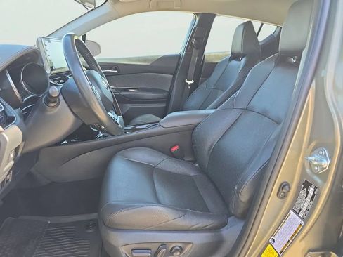 Used 2021 Toyota C-HR Limited FWD image 17