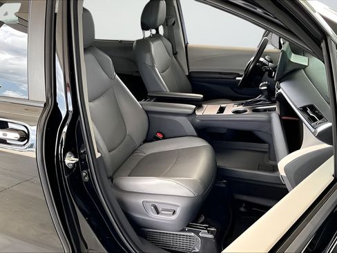 Used 2021 Toyota Sienna XLE FWD image 27