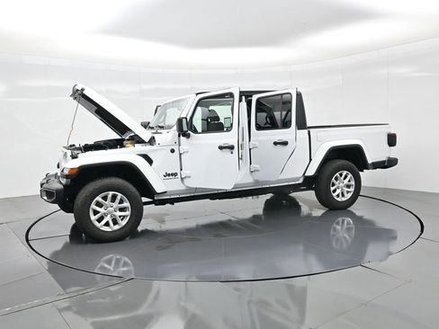 Used 2023 Jeep Gladiator Sport image 38