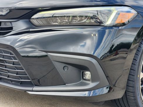 Used 2022 Honda Civic Touring image 9