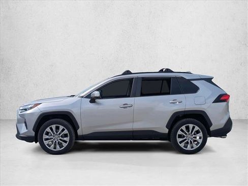 Used 2022 Toyota RAV4 XLE Premium AWD/4WD image 8