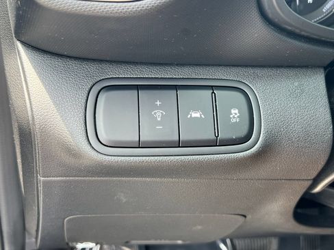 Used 2021 Hyundai Venue SE FWD image 18