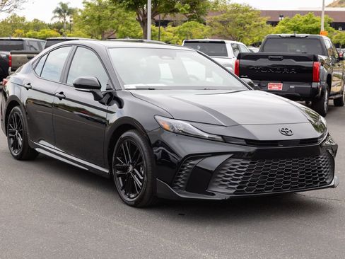 Used 2026 Toyota Camry SE image 3