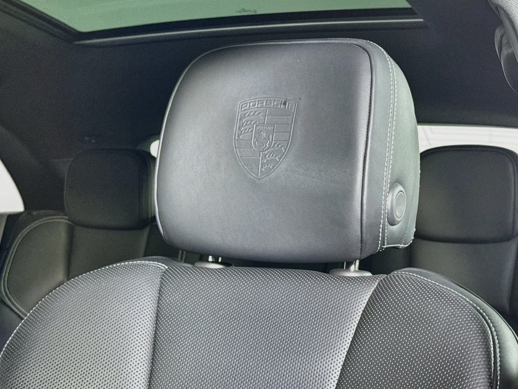 Certified 2023 Porsche Macan S AWD/4WD image 24
