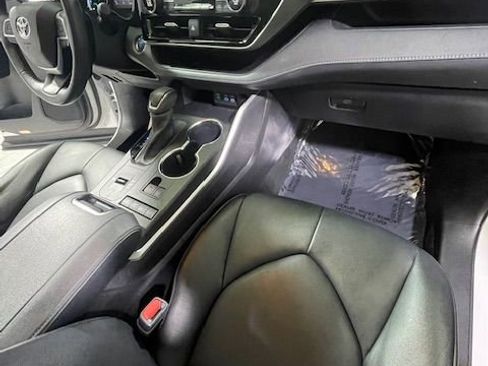 Used 2022 Toyota Highlander XLE image 46