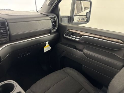 Used 2025 Chevrolet Silverado 2500 LT w/ Convenience Package AWD/4WD image 38