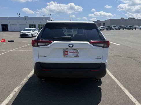Used 2023 Toyota RAV4 LE AWD/4WD image 6