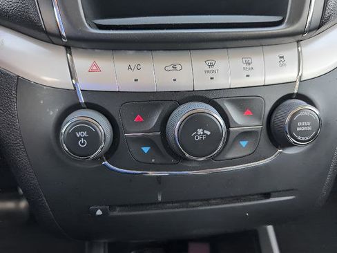 Used 2019 Dodge Journey SE w/ Connectivity Group image 14