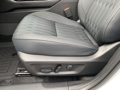 New 2025 Mitsubishi Outlander SEL image 12