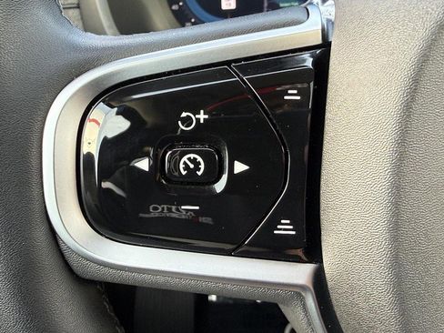 Certified 2025 Volvo XC90 B6 Plus image 18