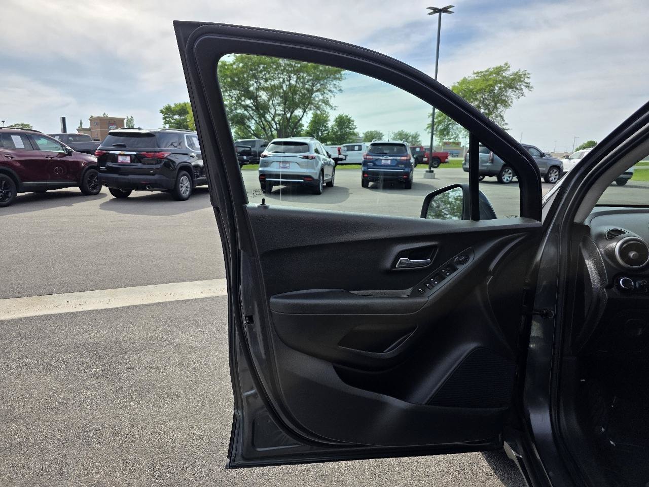 Used 2016 Chevrolet Trax LS FWD image 2