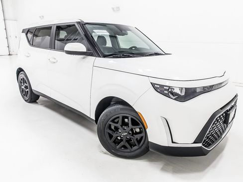 Used 2023 Kia Soul S FWD image 9