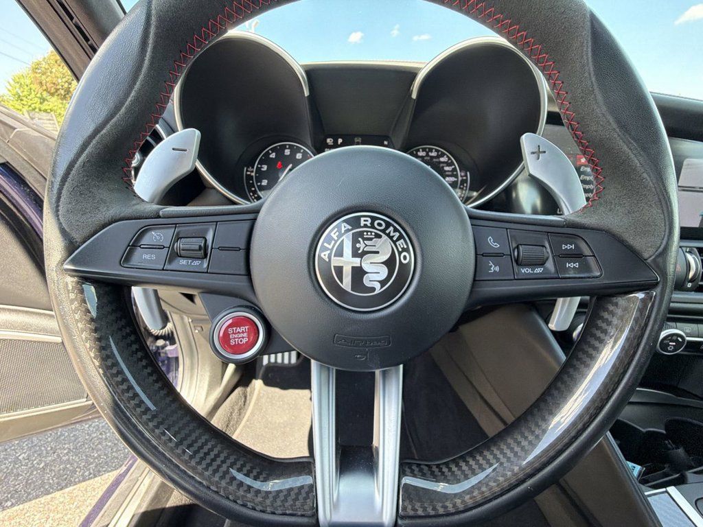 Used 2017 Alfa Romeo Giulia Quadrifoglio RWD image 12