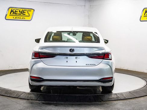 Used 2025 Lexus ES 300h w/ Premium Package FWD image 3