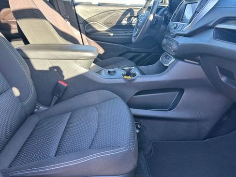 Used 2024 GMC Terrain SLE image 17