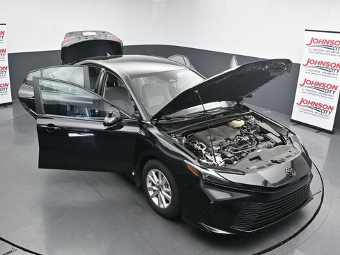 Used 2025 Toyota Camry LE image 25