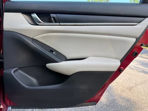 Used 2019 Honda Accord EX image 46
