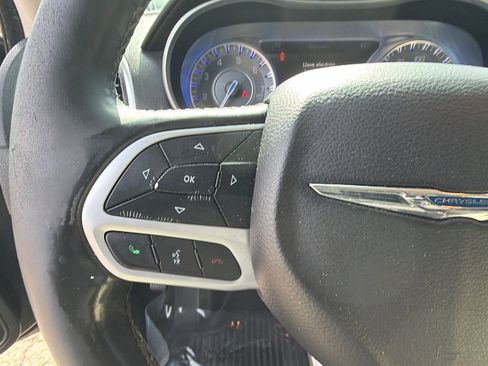 Used 2018 Chrysler 300 Limited image 26