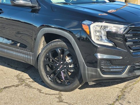 Used 2022 GMC Terrain SLE w/ Driver Convenience Package image 9